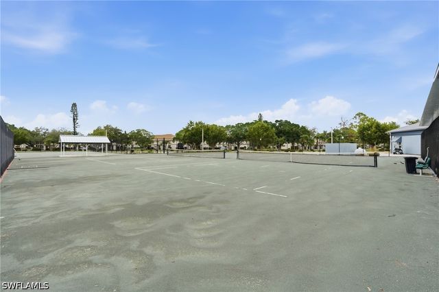 5625 Trailwinds DR 411, Fort Myers, FL 33907
