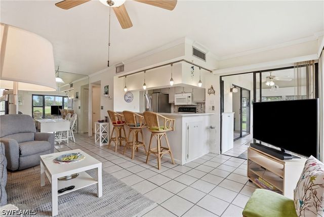 5625 Trailwinds DR 411, Fort Myers, FL 33907