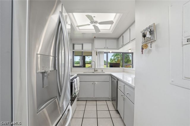 5625 Trailwinds DR 411, Fort Myers, FL 33907