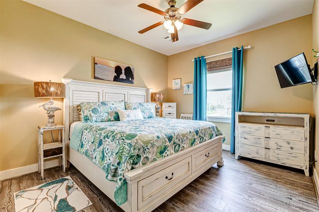 950 Seadrift Drive, Crystal Beach, TX 77650