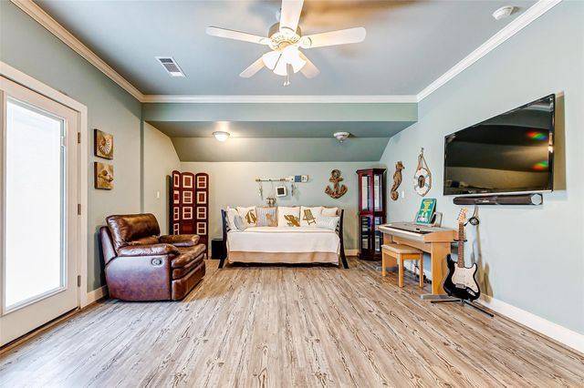 950 Seadrift Drive, Crystal Beach, TX 77650