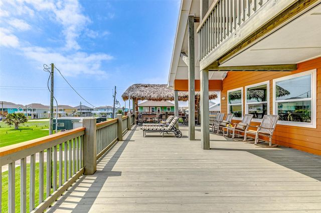 950 Seadrift Drive, Crystal Beach, TX 77650