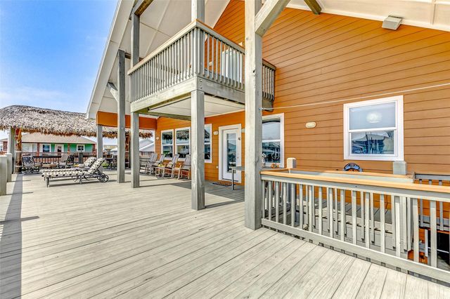 950 Seadrift Drive, Crystal Beach, TX 77650