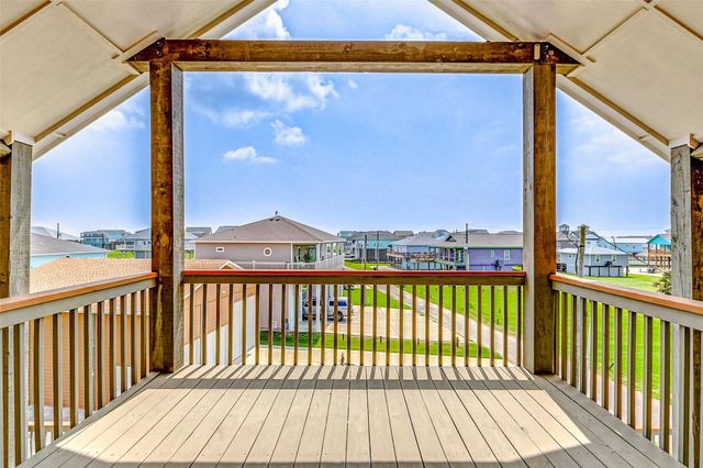 950 Seadrift Drive, Crystal Beach, TX 77650