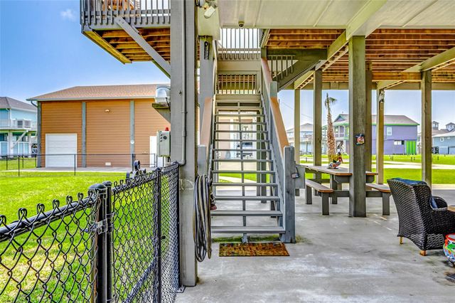 950 Seadrift Drive, Crystal Beach, TX 77650