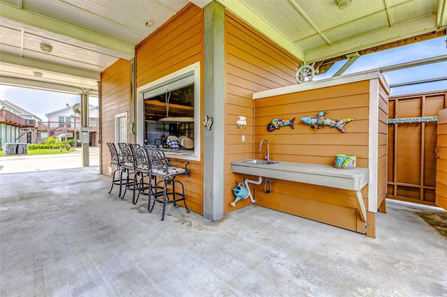 950 Seadrift Drive, Crystal Beach, TX 77650