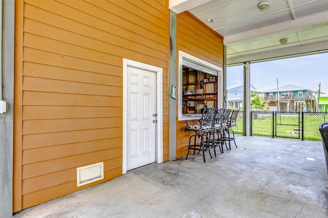 950 Seadrift Drive, Crystal Beach, TX 77650