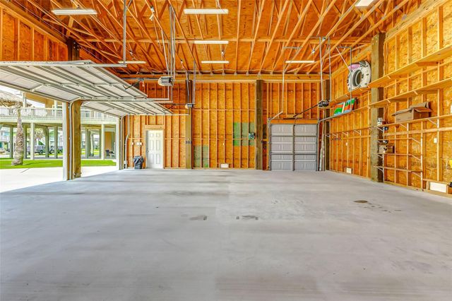 950 Seadrift Drive, Crystal Beach, TX 77650