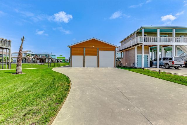 950 Seadrift Drive, Crystal Beach, TX 77650