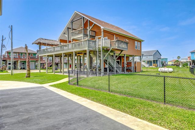 950 Seadrift Drive, Crystal Beach, TX 77650