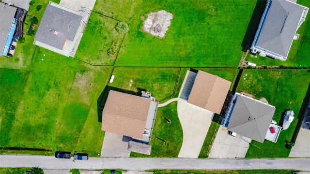950 Seadrift Drive, Crystal Beach, TX 77650
