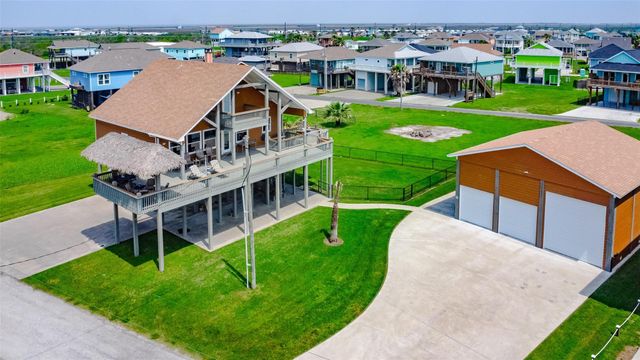 950 Seadrift Drive, Crystal Beach, TX 77650