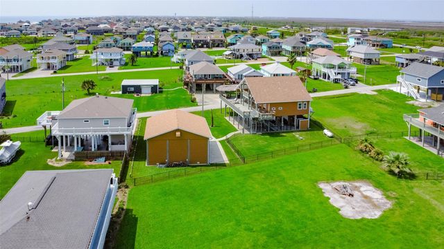 950 Seadrift Drive, Crystal Beach, TX 77650