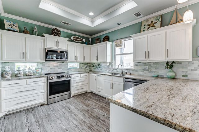 950 Seadrift Drive, Crystal Beach, TX 77650