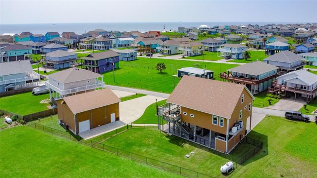 950 Seadrift Drive, Crystal Beach, TX 77650