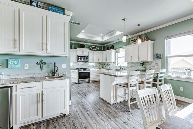 950 Seadrift Drive, Crystal Beach, TX 77650