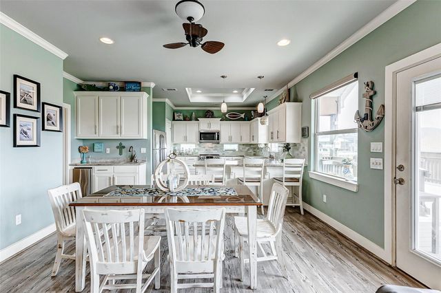 950 Seadrift Drive, Crystal Beach, TX 77650
