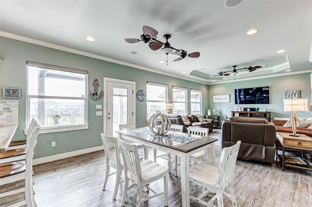 950 Seadrift Drive, Crystal Beach, TX 77650