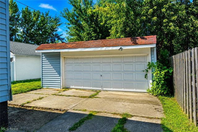 13520 Saint James Avenue, Cleveland, OH 44135
