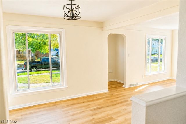 13520 Saint James Avenue, Cleveland, OH 44135
