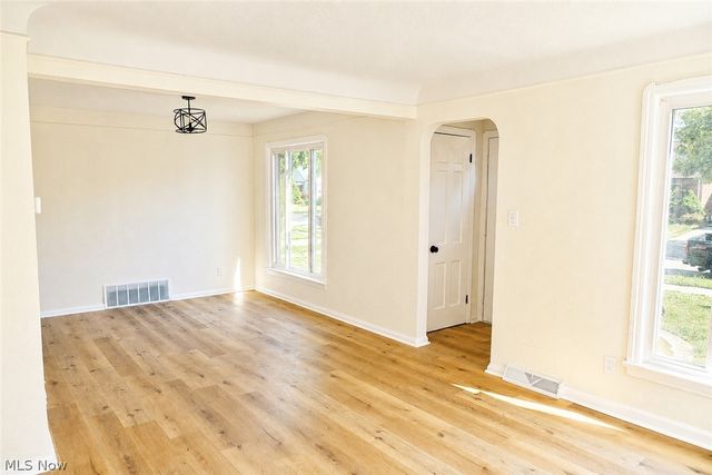 13520 Saint James Avenue, Cleveland, OH 44135