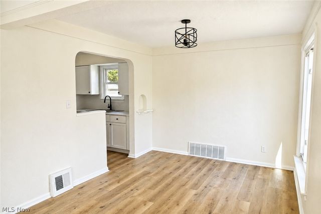 13520 Saint James Avenue, Cleveland, OH 44135