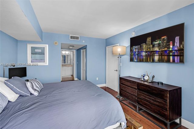 1800 N Bayshore Dr 3406, Miami, FL 33132