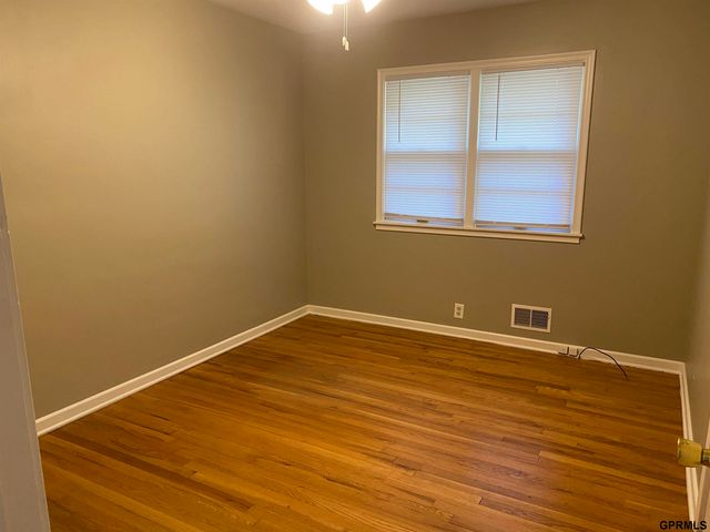 1006 N 76 Street, Omaha, NE 68114