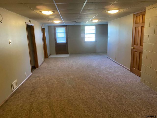 1006 N 76 Street, Omaha, NE 68114