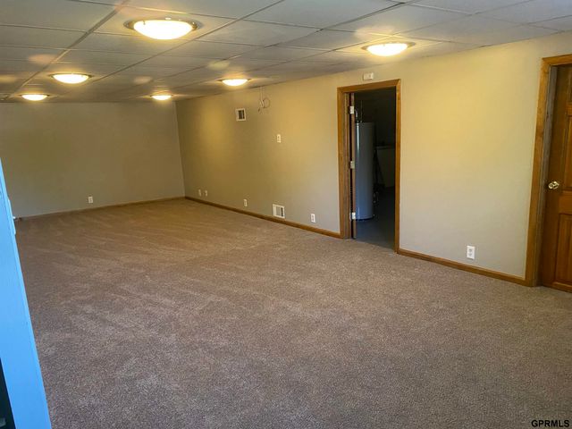 1006 N 76 Street, Omaha, NE 68114
