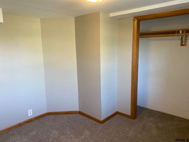 1006 N 76 Street, Omaha, NE 68114