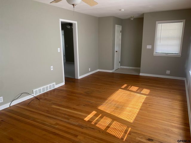 1006 N 76 Street, Omaha, NE 68114