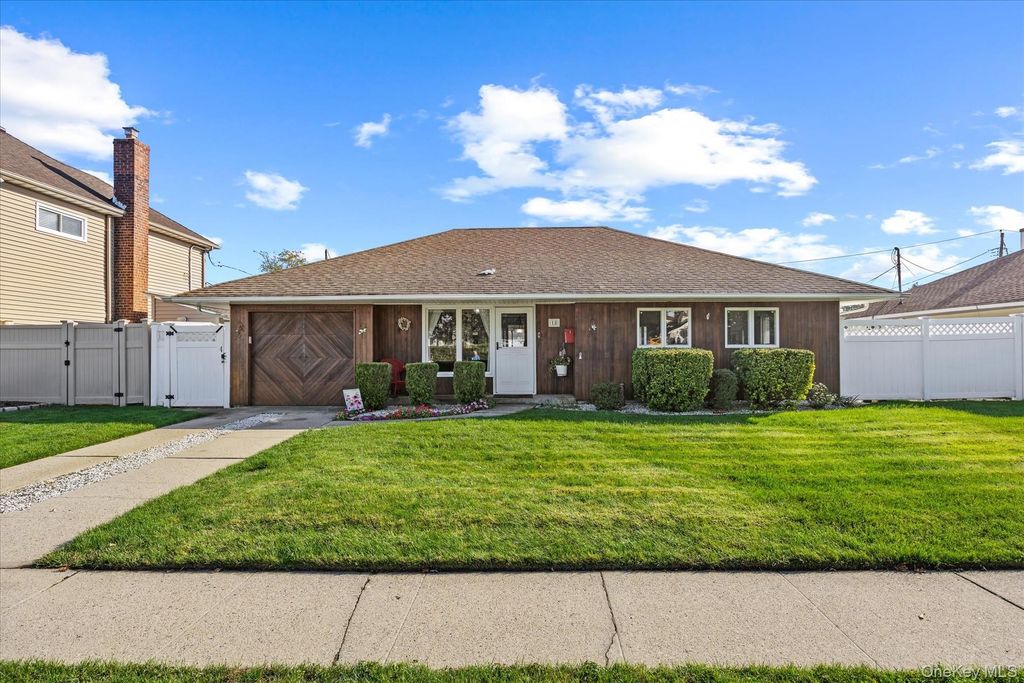 18 Washington Street, Hicksville, NY 11801 — exterior