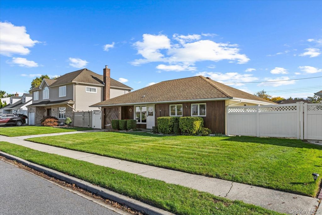 18 Washington Street, Hicksville, NY 11801 — photo 2