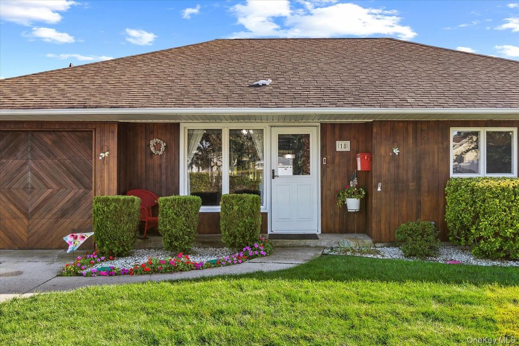 18 Washington Street, Hicksville, NY 11801 — photo 3