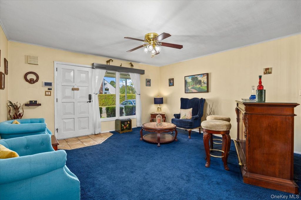 18 Washington Street, Hicksville, NY 11801 — photo 4
