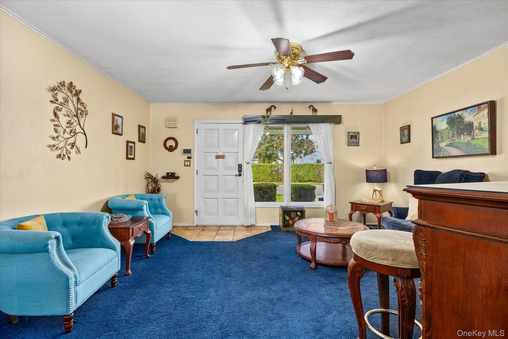 18 Washington Street, Hicksville, NY 11801 — photo 5