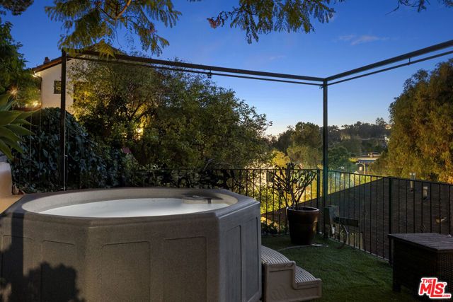 410 Entrada Drive, Santa Monica, CA 90402