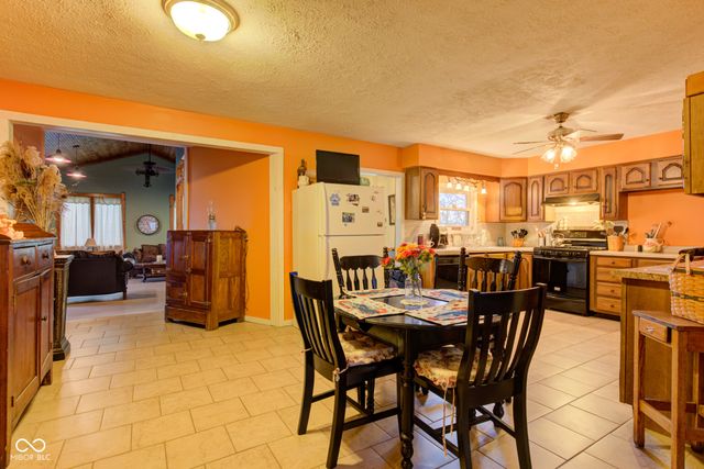 977 W 400 S, Tipton, IN 46072