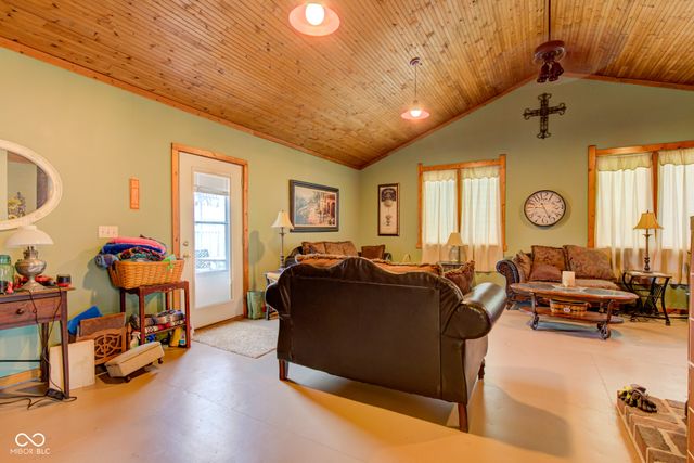 977 W 400 S, Tipton, IN 46072