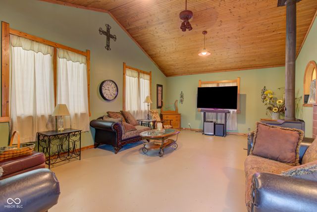 977 W 400 S, Tipton, IN 46072