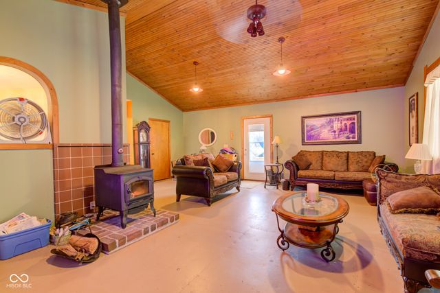 977 W 400 S, Tipton, IN 46072