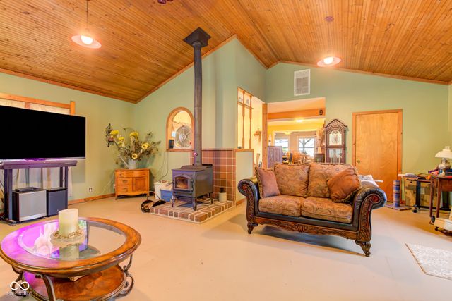 977 W 400 S, Tipton, IN 46072