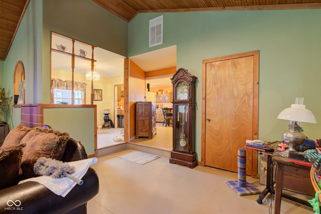 977 W 400 S, Tipton, IN 46072