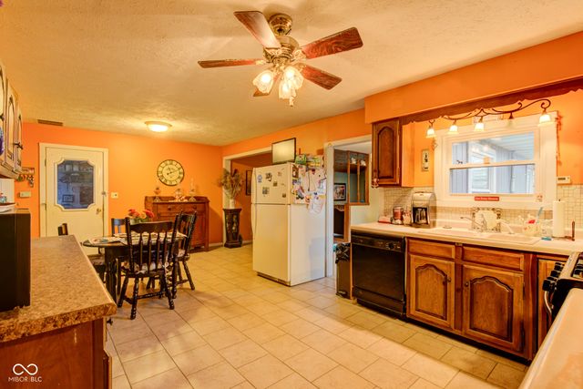 977 W 400 S, Tipton, IN 46072