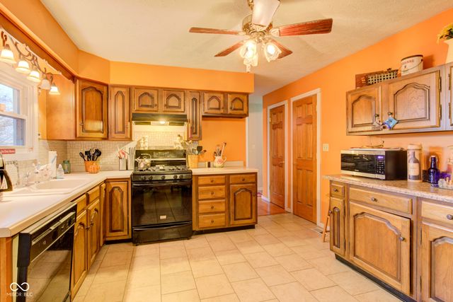 977 W 400 S, Tipton, IN 46072