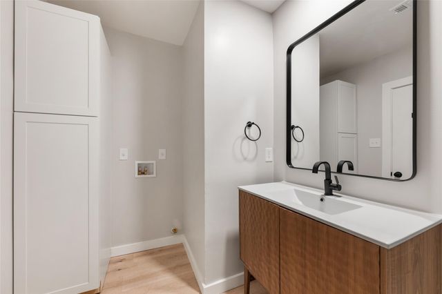 4605 Brassiewood DR, Austin, TX 78744