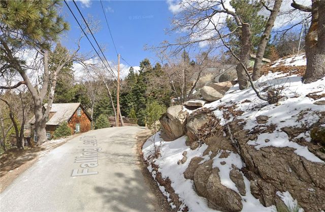 33355 Falling Leaf Dr, Green Valley Lake, CA 92341