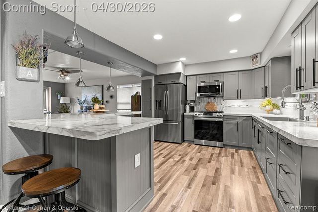 15225 Heatherwood, Southgate, MI 48195