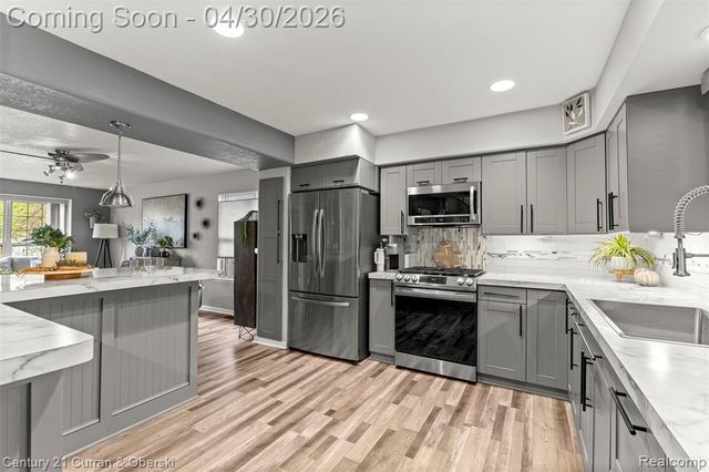 15225 Heatherwood, Southgate, MI 48195